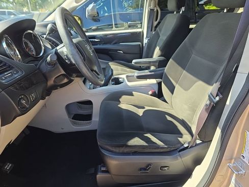 Used 2015 Dodge Grand Caravan SXT FWD image 3