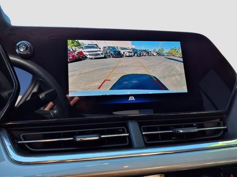 Used 2024 Chevrolet Trax LT image 11