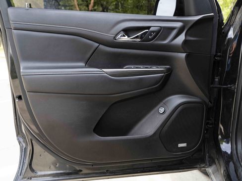 Used 2023 GMC Acadia SLT image 38