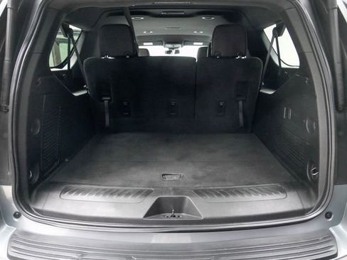 Used 2024 Chevrolet Suburban LT image 12