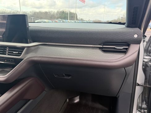 Certified 2025 Ford Explorer Platinum w/ Ultimate Package image 28