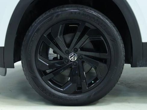 Used 2022 Volkswagen Atlas SE w/ Black Wheel Package FWD image 8