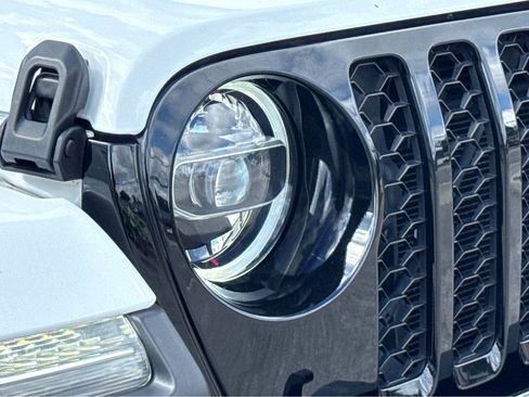 Certified 2022 Jeep Gladiator Willys image 5