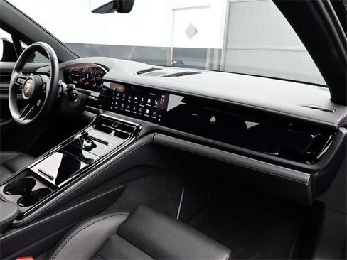 Used 2024 Porsche Panamera 4 image 19