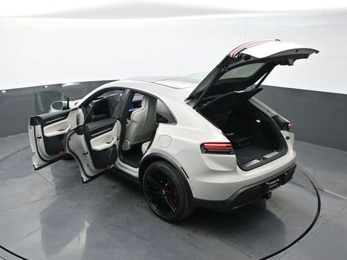 New 2026 Porsche Macan 4S Electric AWD/4WD image 30