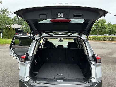 Certified 2023 Nissan Rogue SV FWD image 24