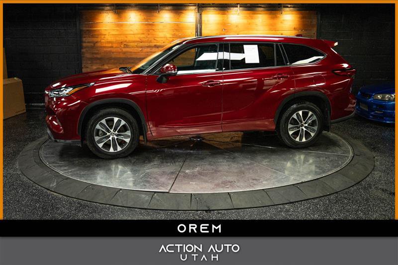 Used 2020 Toyota Highlander XLE AWD/4WD image 1
