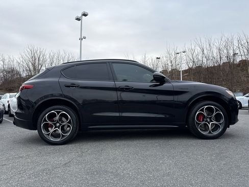 Used 2022 Alfa Romeo Stelvio Veloce image 11