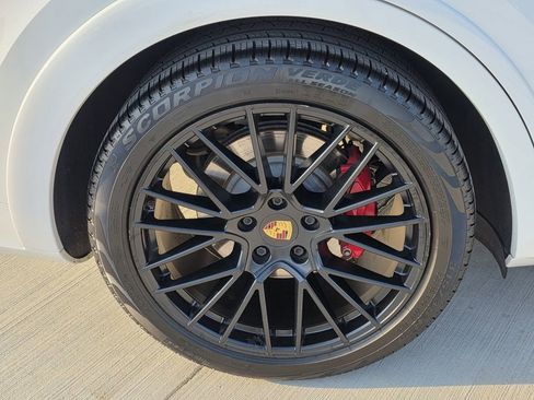 Used 2021 Porsche Cayenne GTS image 13