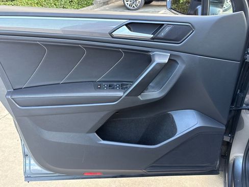 Used 2023 Volkswagen Tiguan SE R-Line image 15