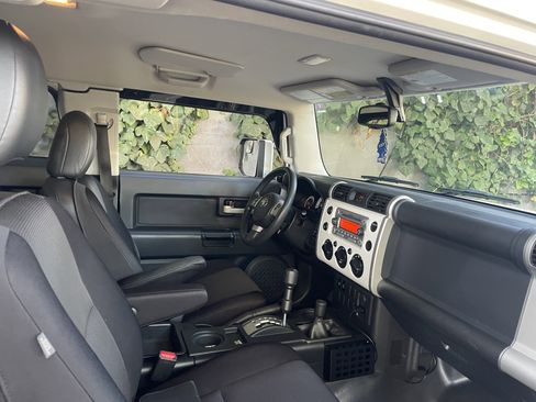 Used 2013 Toyota FJ Cruiser 4WD image 6