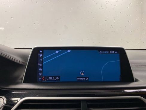 Used 2018 BMW 750i xDrive image 12