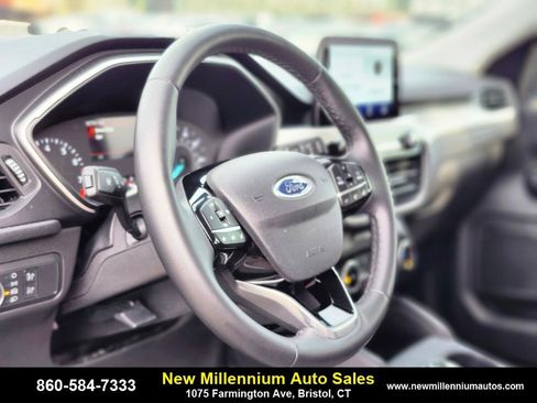 Used 2022 Ford Escape SE w/ Cold Weather Package image 18