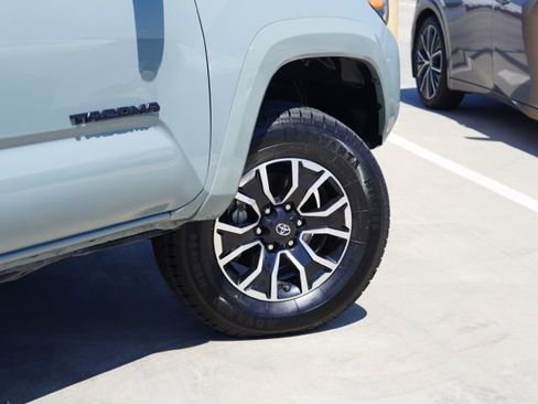 Used 2023 Toyota Tacoma TRD Sport w/ Technology Package AWD/4WD image 8