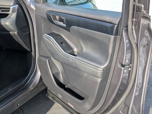 Certified 2023 Toyota Highlander XLE image 26