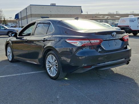 Used 2019 Toyota Camry XLE w/ Navigation Package image 4