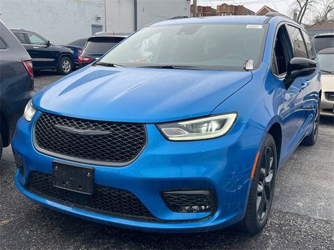 New 2026 Chrysler Pacifica Select w/ S Appearance Package image 1