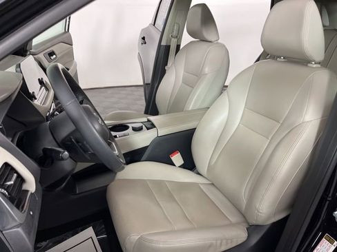 Used 2023 Nissan Rogue SL w/ SL Premium Package image 18