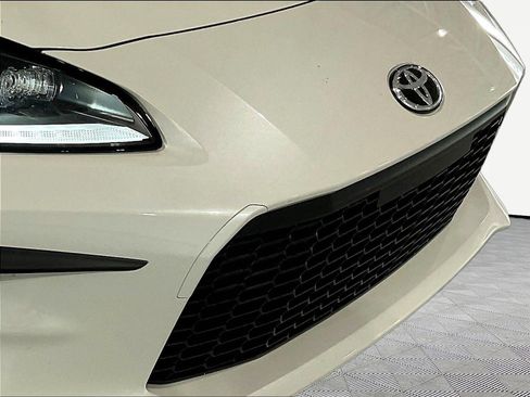 Used 2025 Toyota GR86 Premium w/ Performance Package RWD image 30