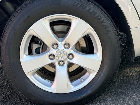 Used 2012 Toyota Sienna LE image 45