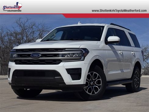 Used 2024 Ford Expedition XLT image 1