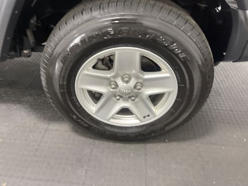 Used 2020 Jeep Gladiator Sport w/ Quick Order Package 24S image 28