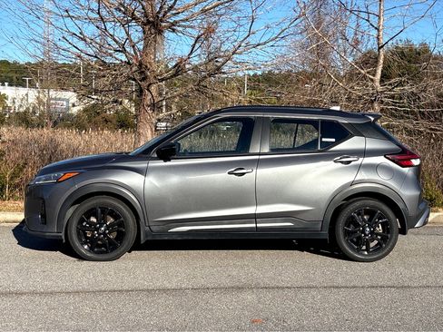 Used 2021 Nissan Kicks SR image 27