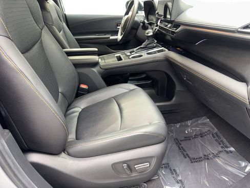 Used 2025 Toyota Sienna XLE Woodland Edition AWD/4WD image 45