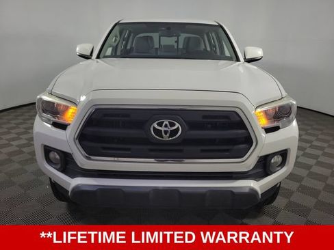 Used 2017 Toyota Tacoma SR5 AWD/4WD image 3