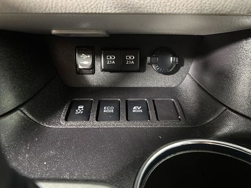 Used 2019 Toyota Highlander XLE AWD/4WD image 35