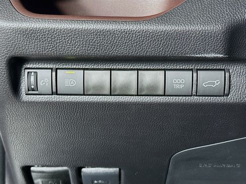 Used 2025 Toyota RAV4 Limited image 17