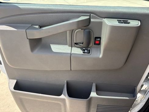 Used 2018 Chevrolet Express 2500 w/ Communications Package RWD image 11