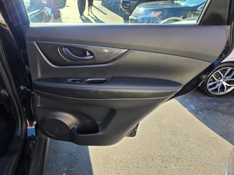 Used 2019 Nissan Rogue S AWD/4WD image 35