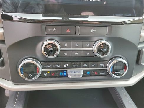 Used 2024 Ford Expedition Max XLT image 23