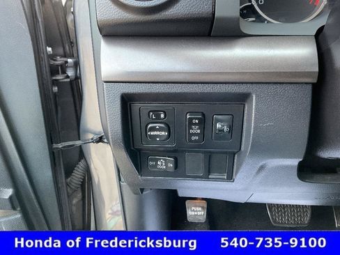 Used 2017 Toyota Tundra SR5 AWD/4WD image 38