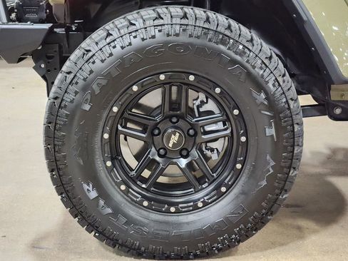 Used 2025 Jeep Gladiator Sport image 26