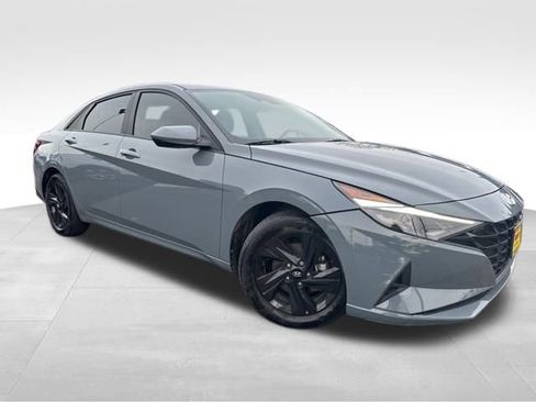 Used 2021 Hyundai Elantra Blue image 1