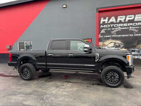 Used 2017 Ford F350 Platinum w/ Platinum Ultimate Package image 3