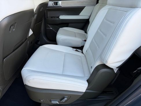 Used 2025 Hyundai Santa Fe Calligraphy image 9