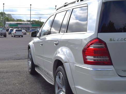 Used 2011 Mercedes-Benz GL 550 4MATIC image 9