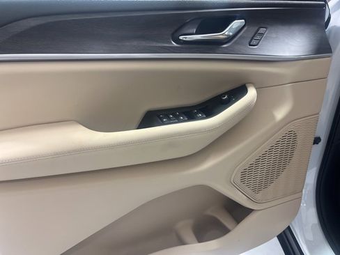 New 2025 Jeep Grand Cherokee Limited w/ Black Appearance Package image 6