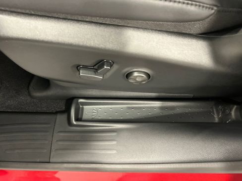 New 2026 Chrysler Pacifica Select AWD/4WD image 16