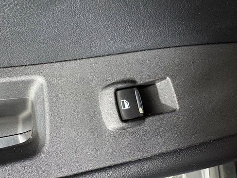 Used 2022 Ford Edge SE w/ Black Appearance Package image 41