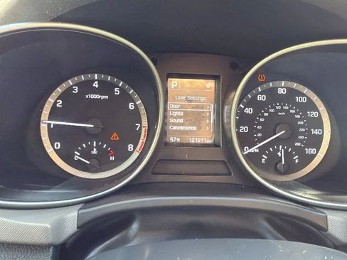 Used 2017 Hyundai Santa Fe SE AWD/4WD image 16