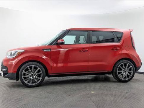 Used 2018 Kia Soul ! w/ Tech Package FWD image 3