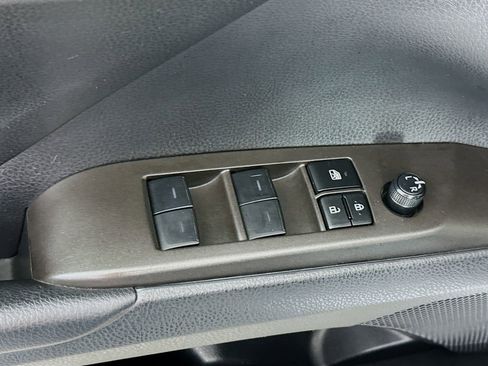 Used 2023 Toyota Camry SE image 19