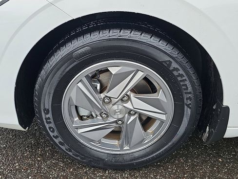 Used 2024 Hyundai Elantra SE image 8