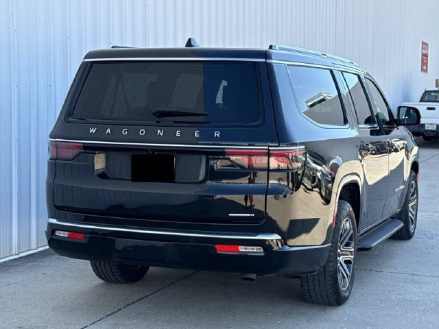 Used 2024 Jeep Wagoneer L Series II w/ Flexible Seating Group RWD image 4