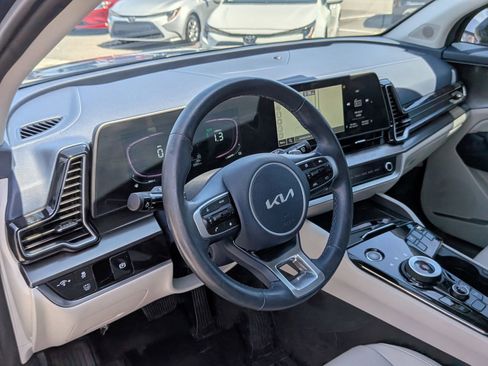 Used 2025 Kia Sportage EX AWD/4WD image 4