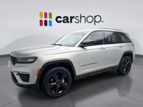 Used 2024 Jeep Grand Cherokee Limited w/ Black Appearance Package AWD/4WD image 1